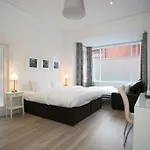 Merrion Road - Ballsbridge Townhouse 더블린
