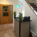 Merrion Road - Ballsbridge Townhouse 더블린