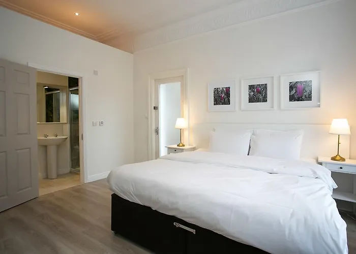 Merrion Road - Ballsbridge Townhouse Гостевой дом 3*